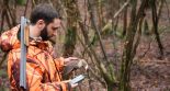 Un chasseur utilise l'application mobile ChassAdapt pour renseigner un prélèvement