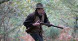 Un chasseur en action avec son arme