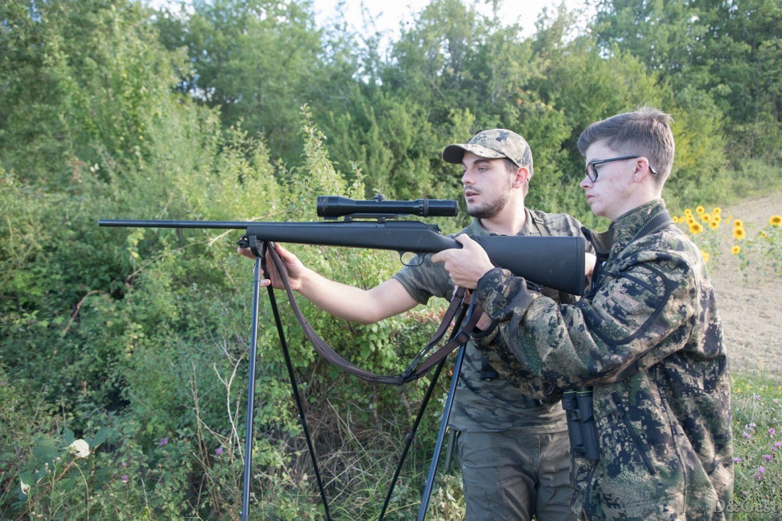 jeune chasseur en chasse accompagnée