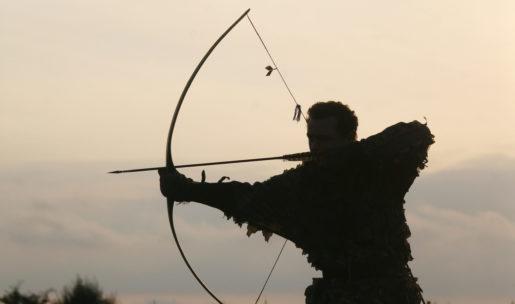 Chasseur à l'arc traditionnel