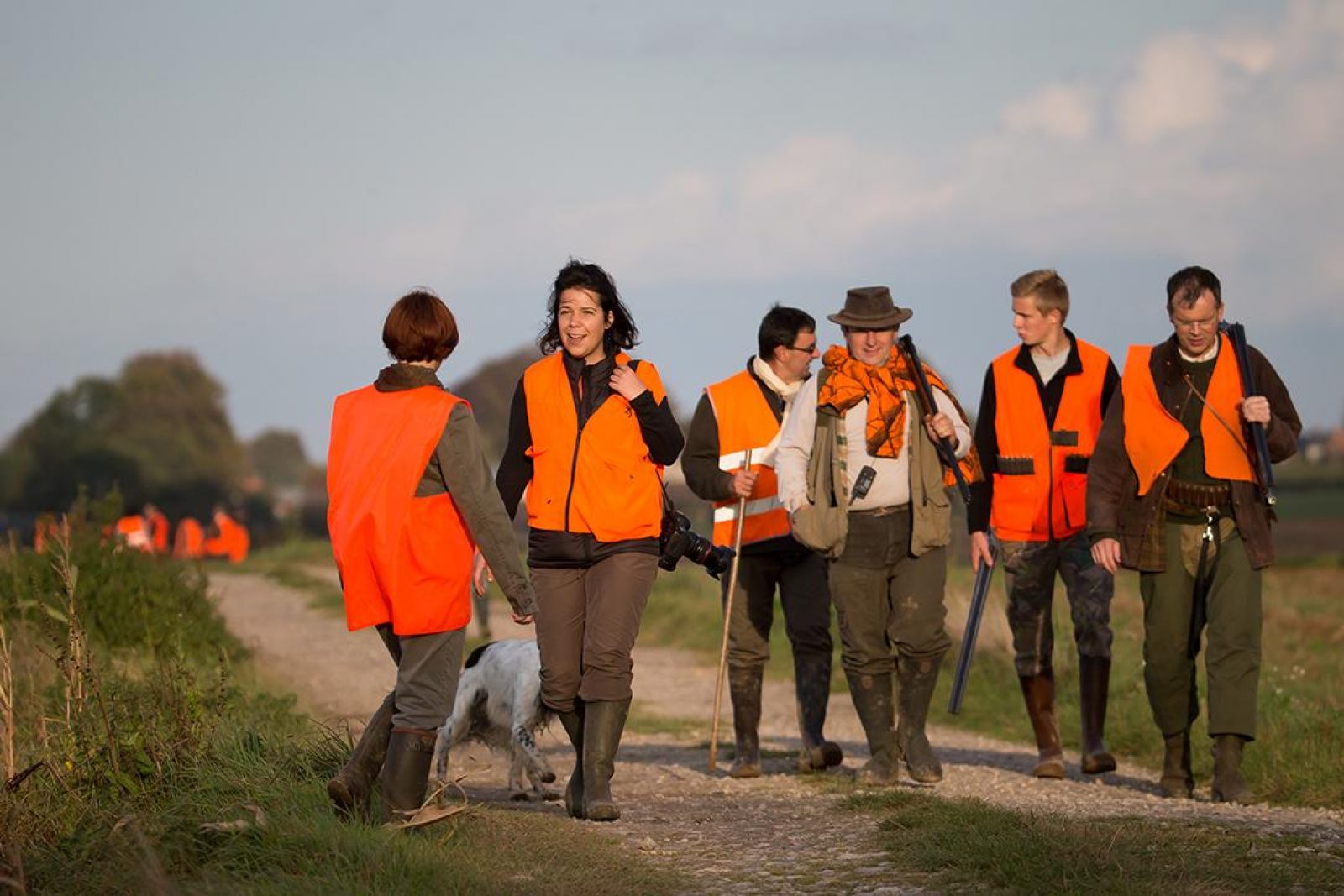 groupe chasseurs en battue