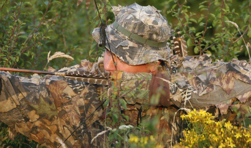 chasse à l'arc chasseur forêt