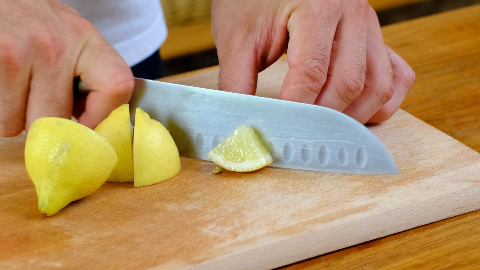 Découpe des citrons pour les brochettes