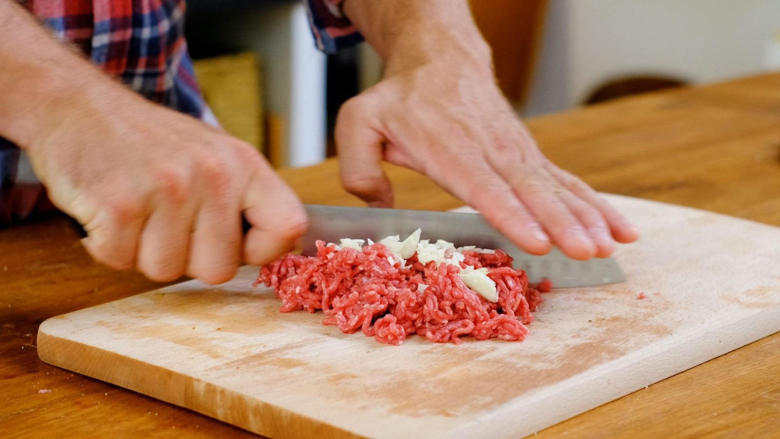 Façonnage du steak de cerf