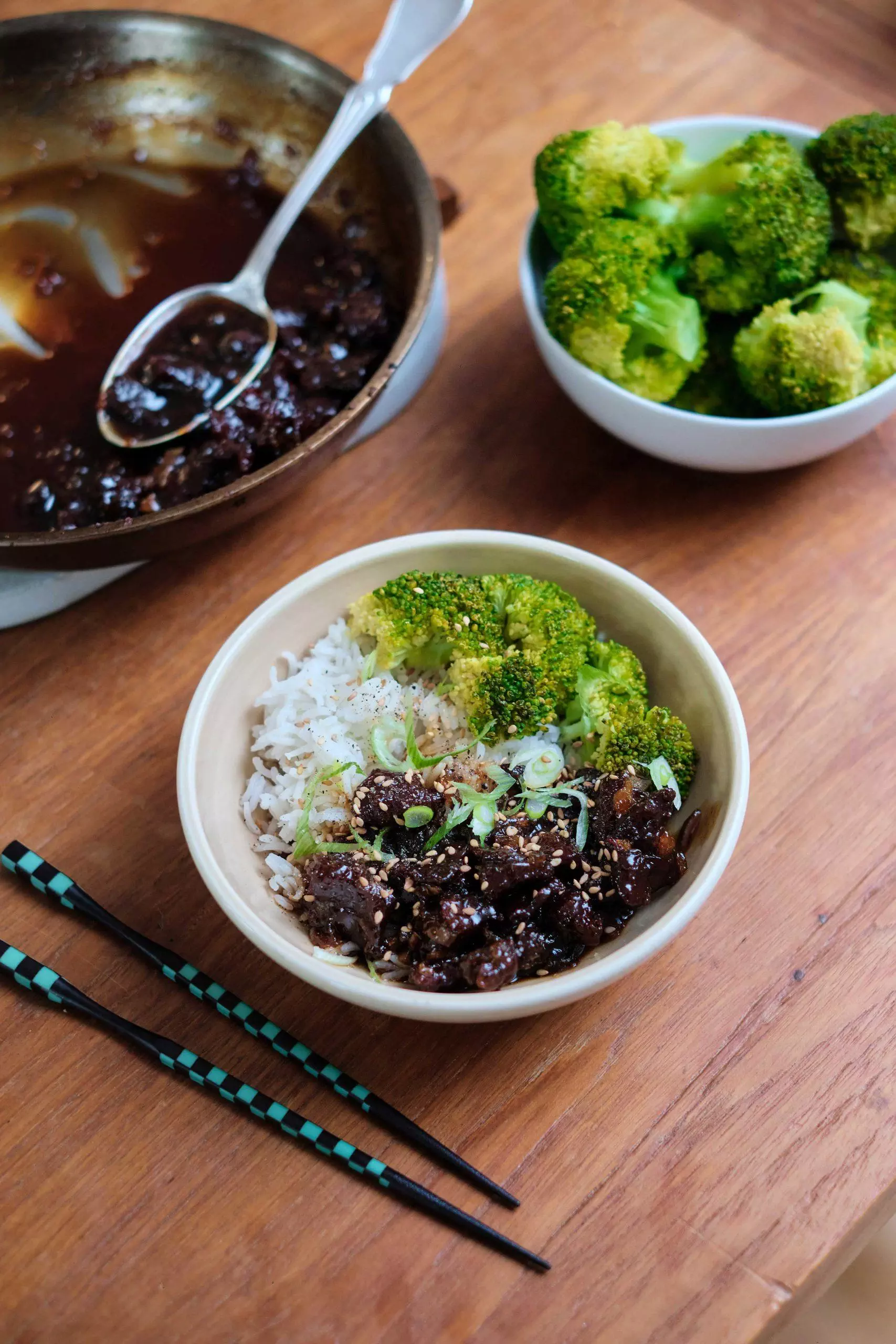 Sanglier au caramel accompagné de brocoli et d'un riz blanc