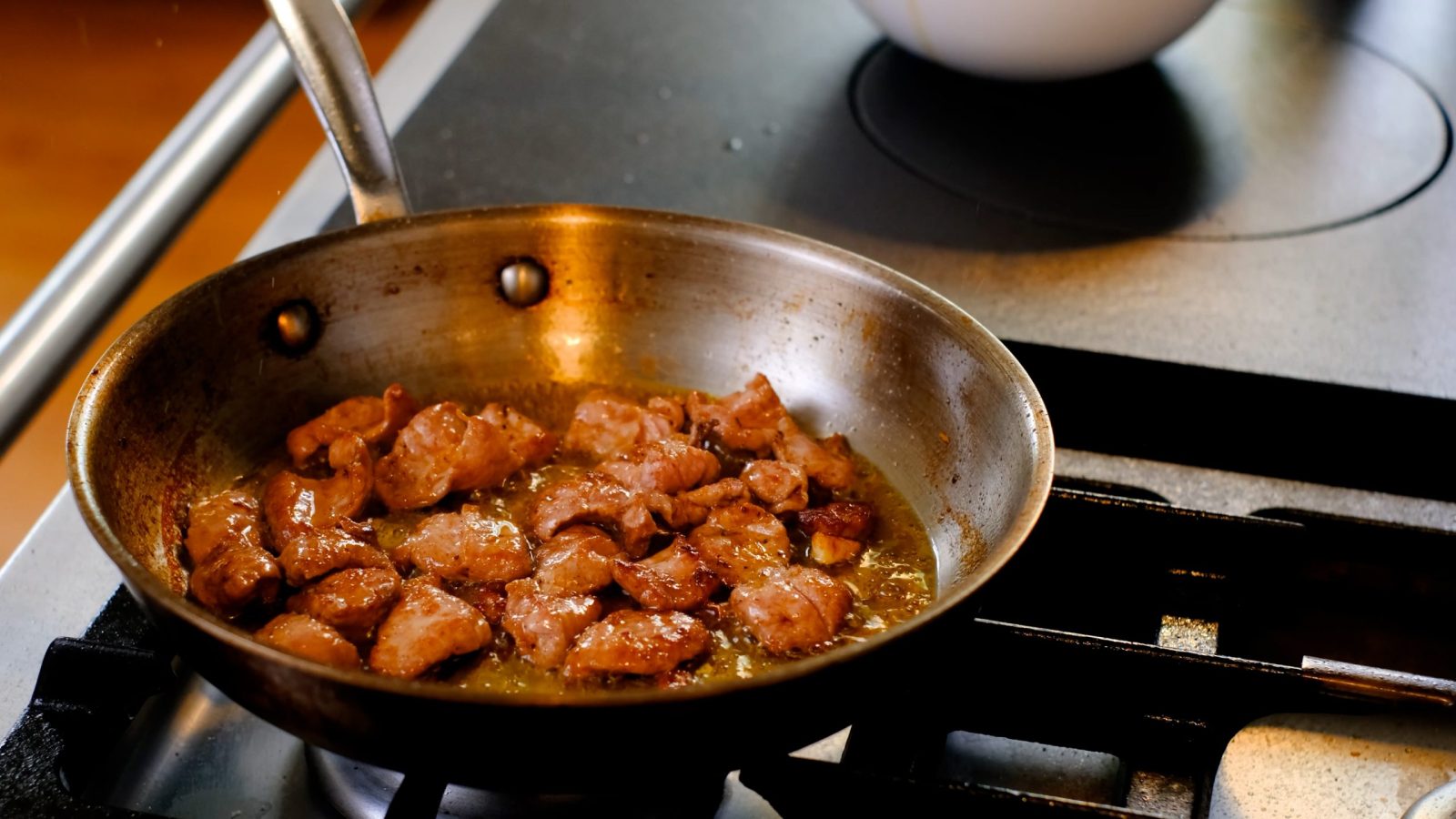 Cuisson de la viande faisan à la poêle