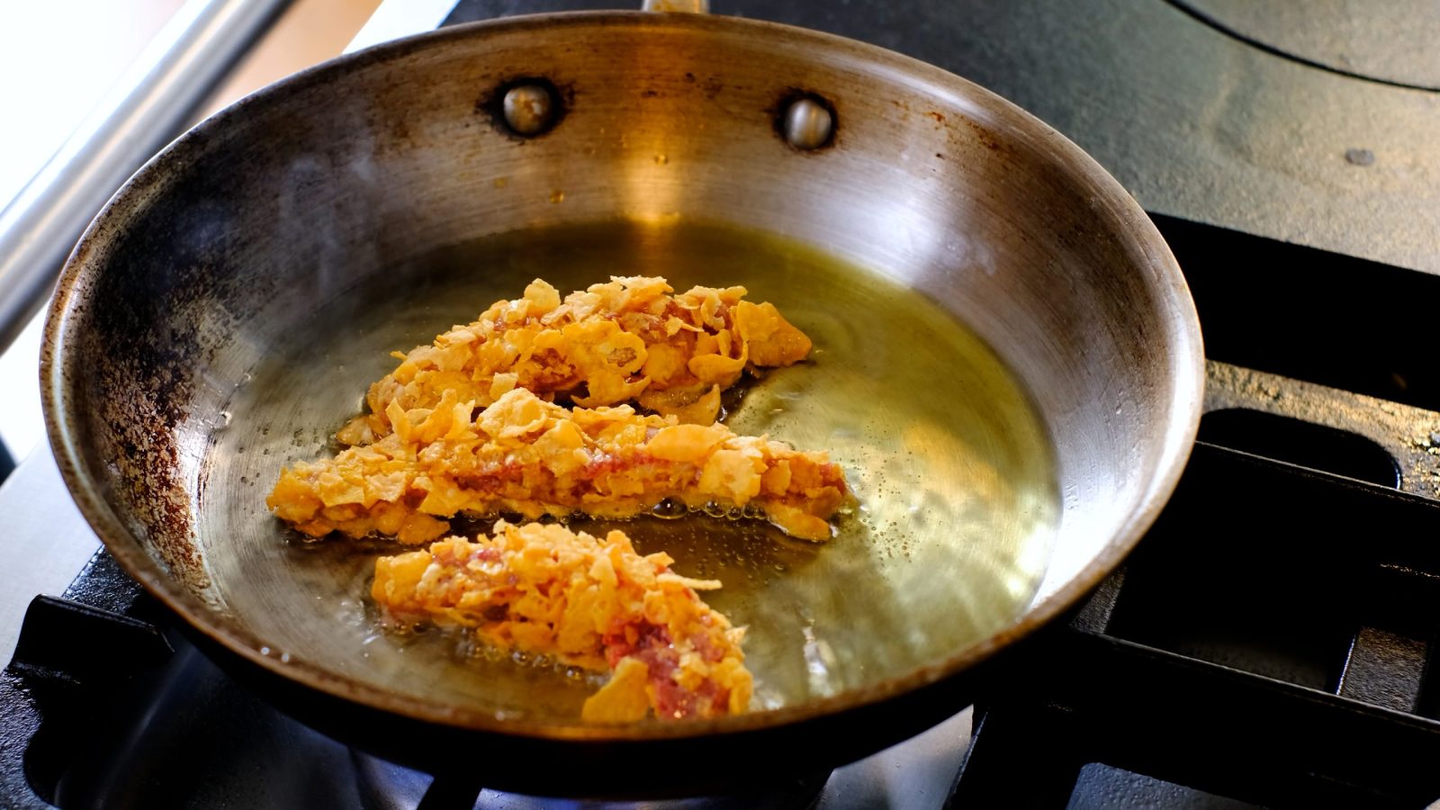 Cuisson des nuggets de faisan dans l'huile