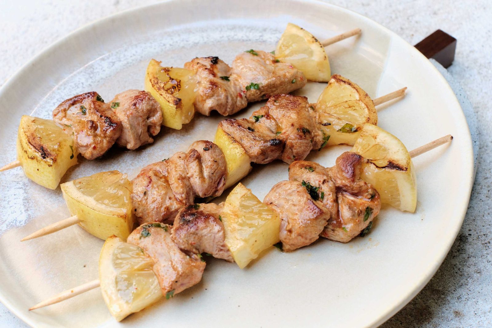 Brochettes de faisans marinées aux épices et au citron