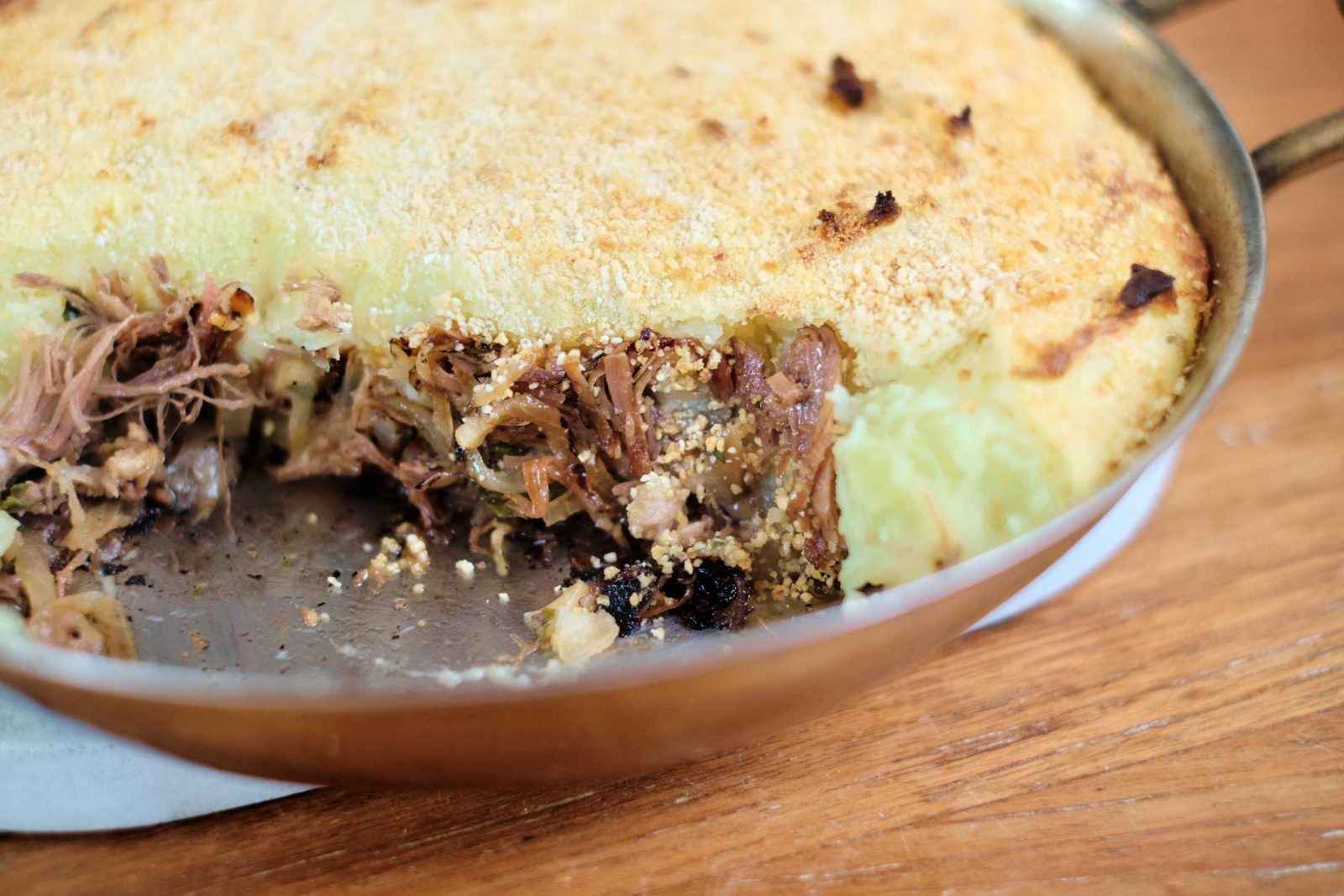 Hachis parmentier de canard confit dans son plat