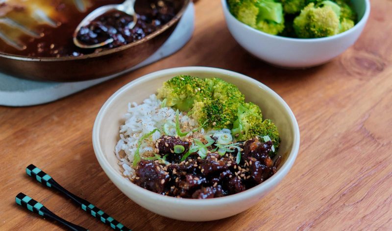 Sanglier au caramel accompagné de brocoli et d'un riz blanc