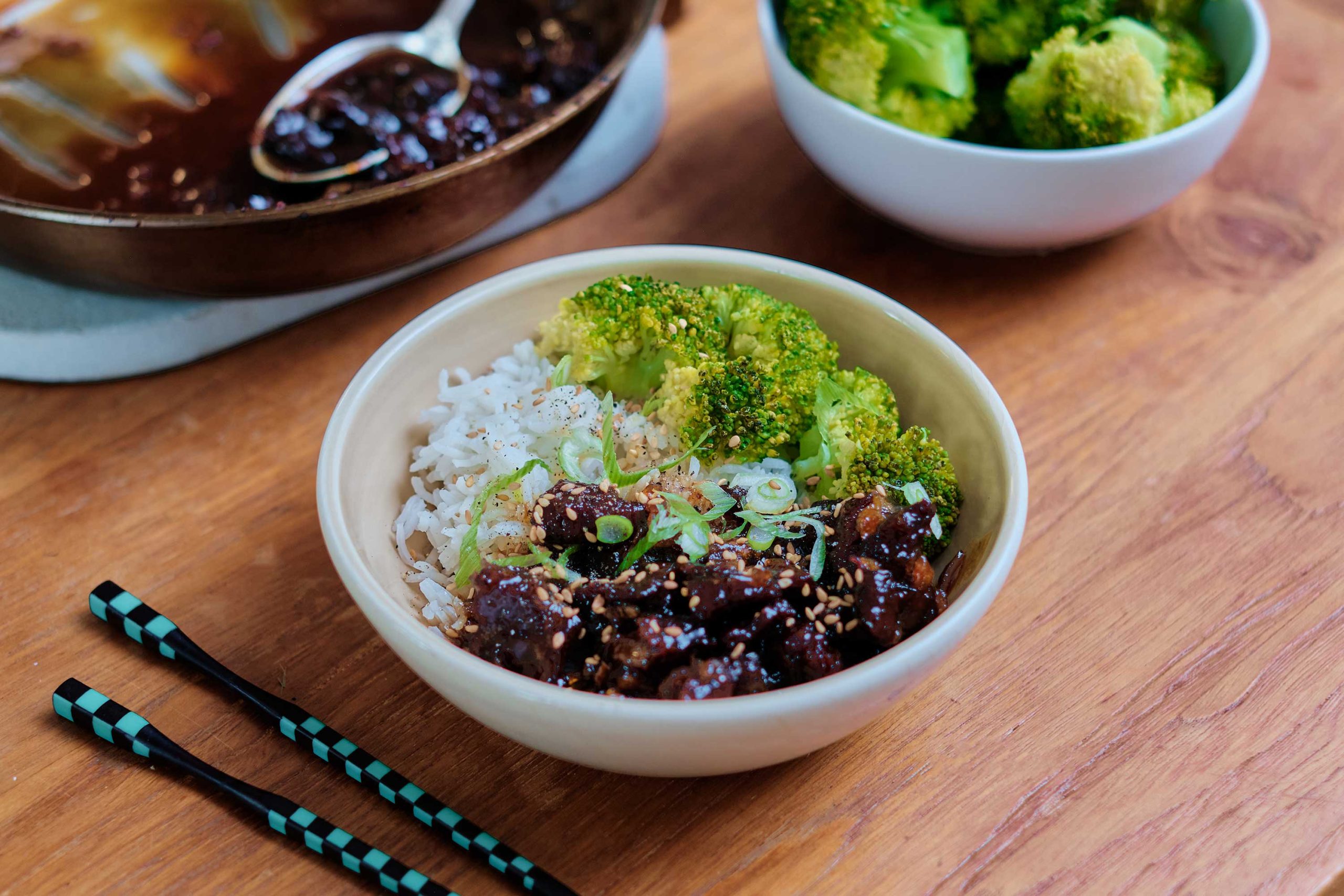 Sanglier au caramel accompagné de brocoli et d'un riz blanc