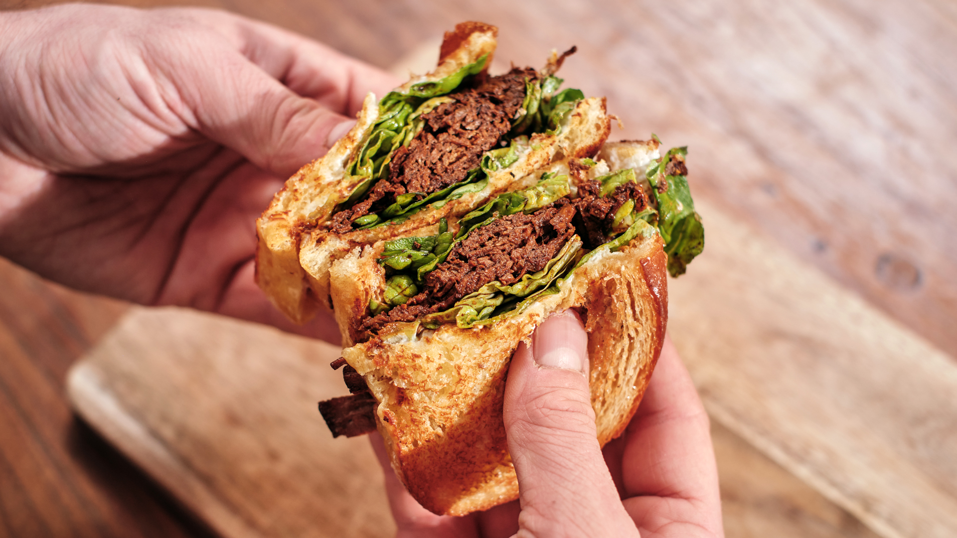 Sandwich à l’effiloché de sanglier