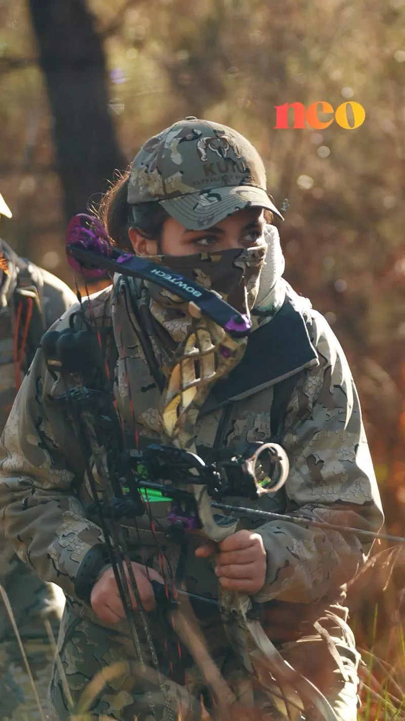 Lucie passionnée de chasse à l'arc