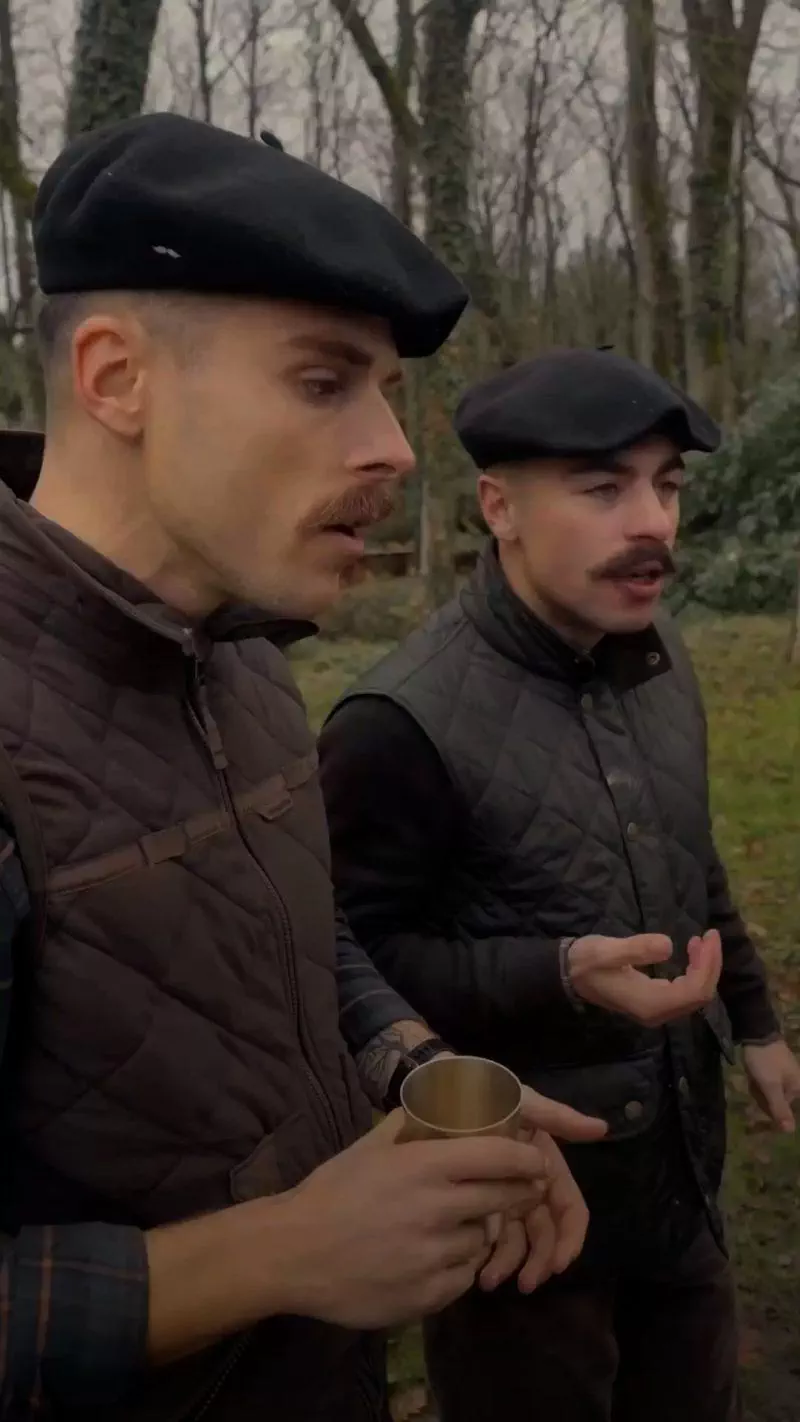 Les moustachus en vadrouille